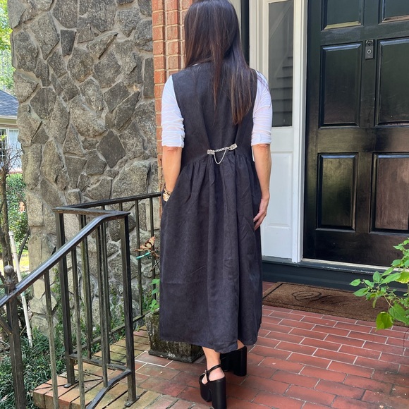 Fabulous sleeveless Corduroy Midi Dress with Pockets - Picture 3 of 5